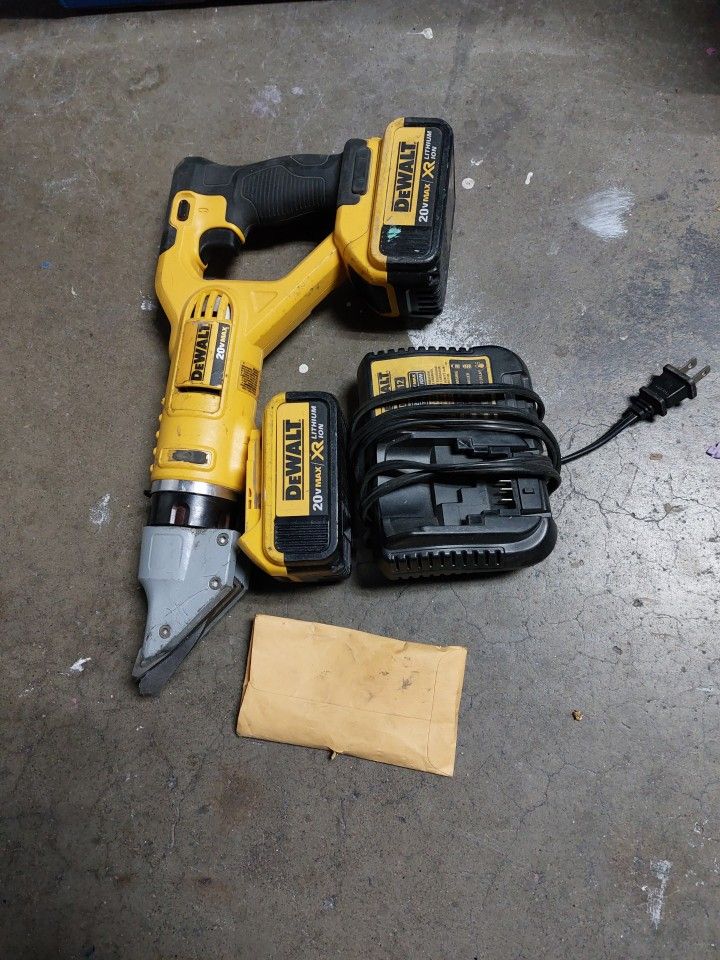 DEWALT 20V MAX Metal Shear Swivel Head 18GA DCS491 with battery