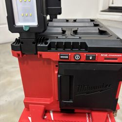 Milwaukee 3000 Led Light 