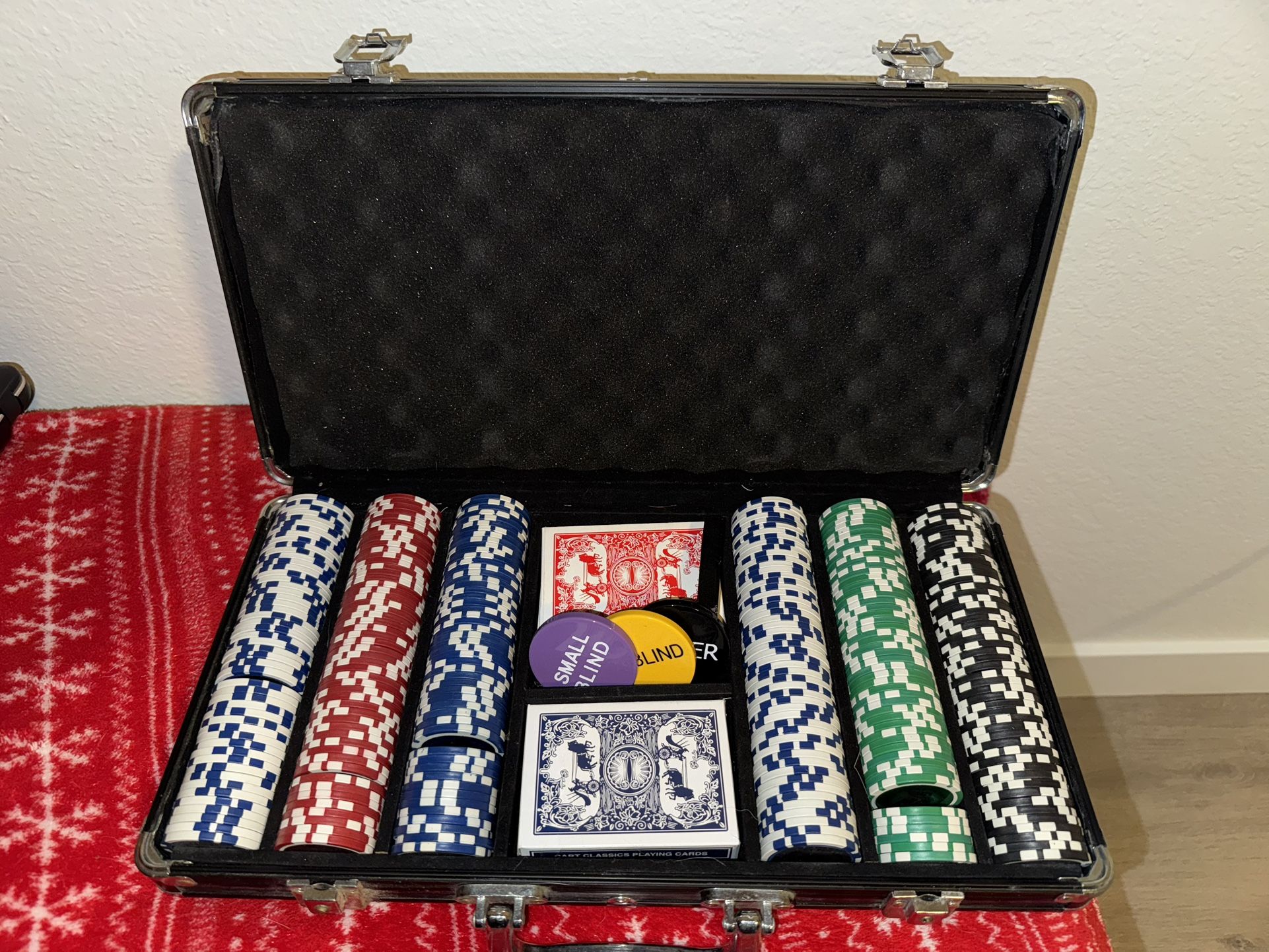 Professional Poker Chip Set with Aluminum Carrying Case – Complete Set!