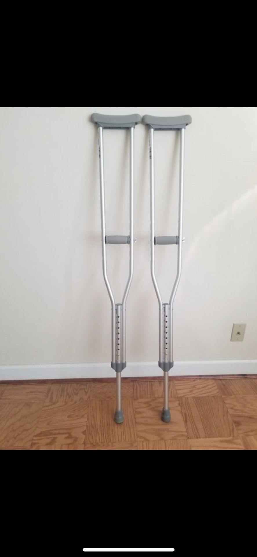 Brand new crutches with padding. Used just for a day for leg swell.