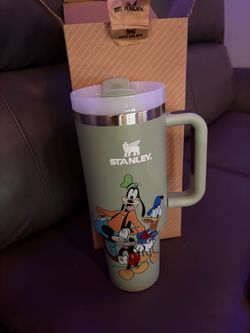 40 OZ STANLEY GOOFY AND FRIENDS TUMBLER 25 DOLLARS PRICE IS FIRM