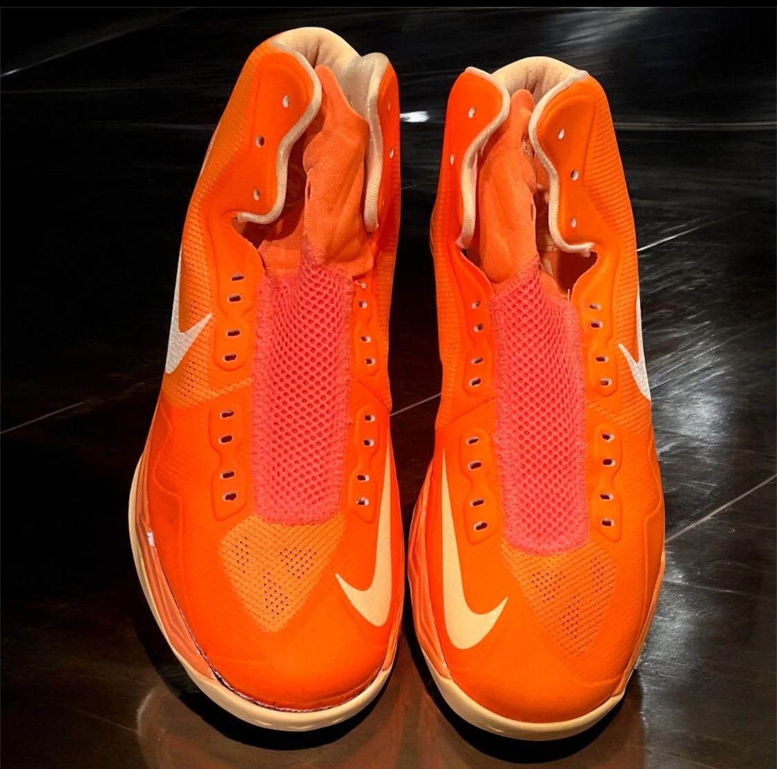 Nike Zoom Hyperdisruptor Size 9.5 New With Box Minor Flaw & Missing Lace