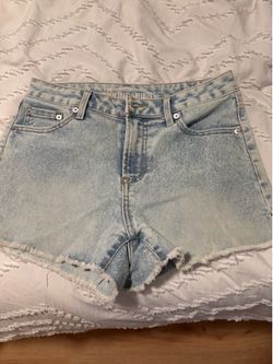 Women’s no boundaries shorts