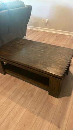 Lift top coffee table