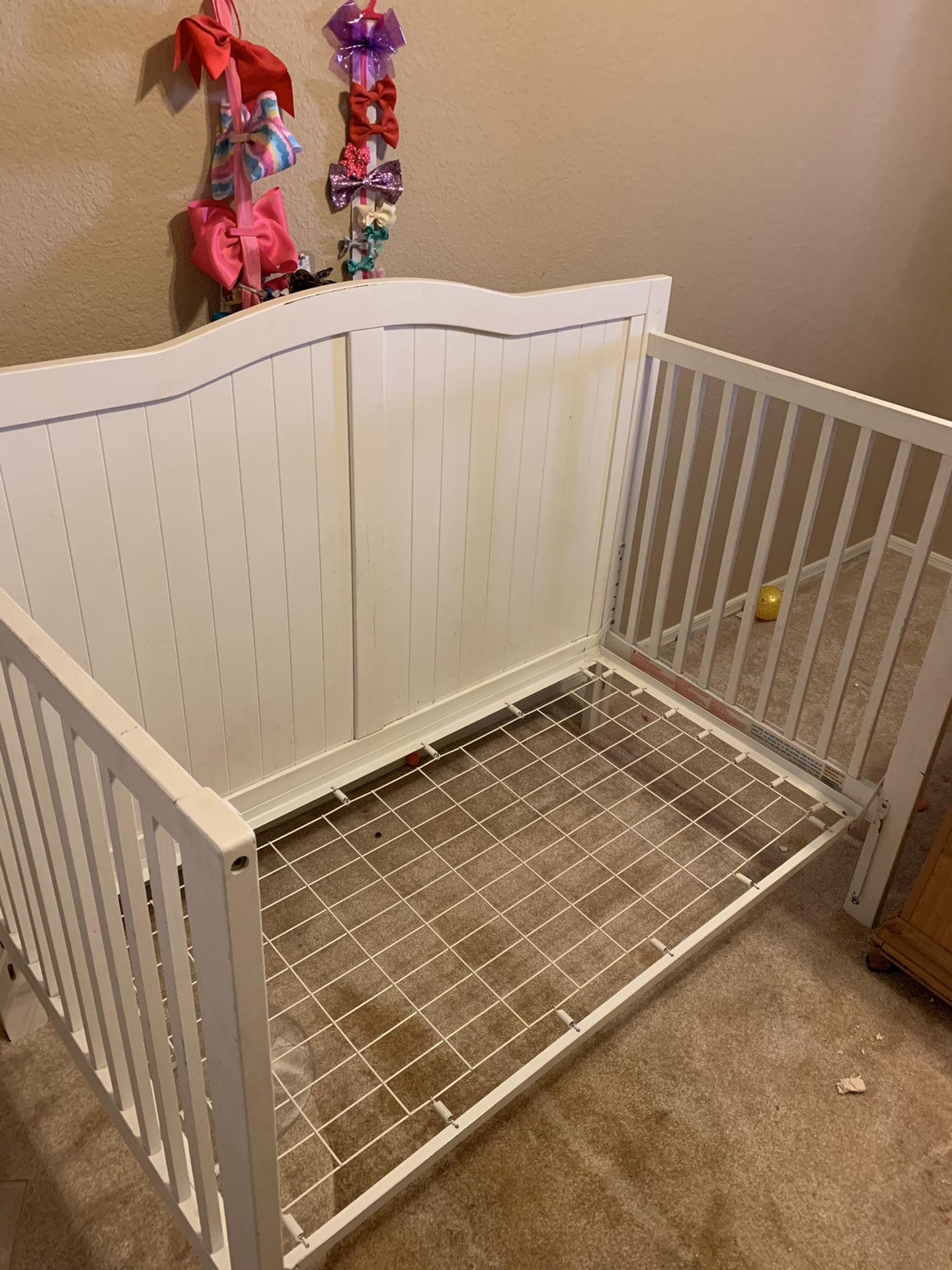 Baby Crib/ Toddler Bed