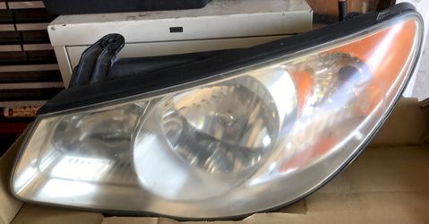 2008 Hyundai Elantra left (driver side) headlight