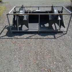 84" Skid Steer Hydraulic Grapple Arm Bucket Attachment. NEW in Crate!