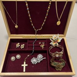 Beautiful Vintage Wood Box With Jewelry ! 😍❤️