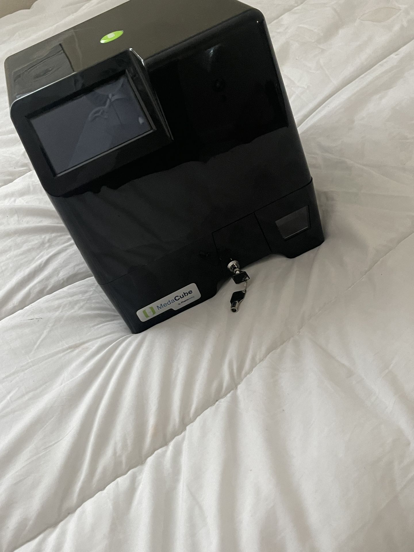 Medacube (Automatic Pill Dispenser)