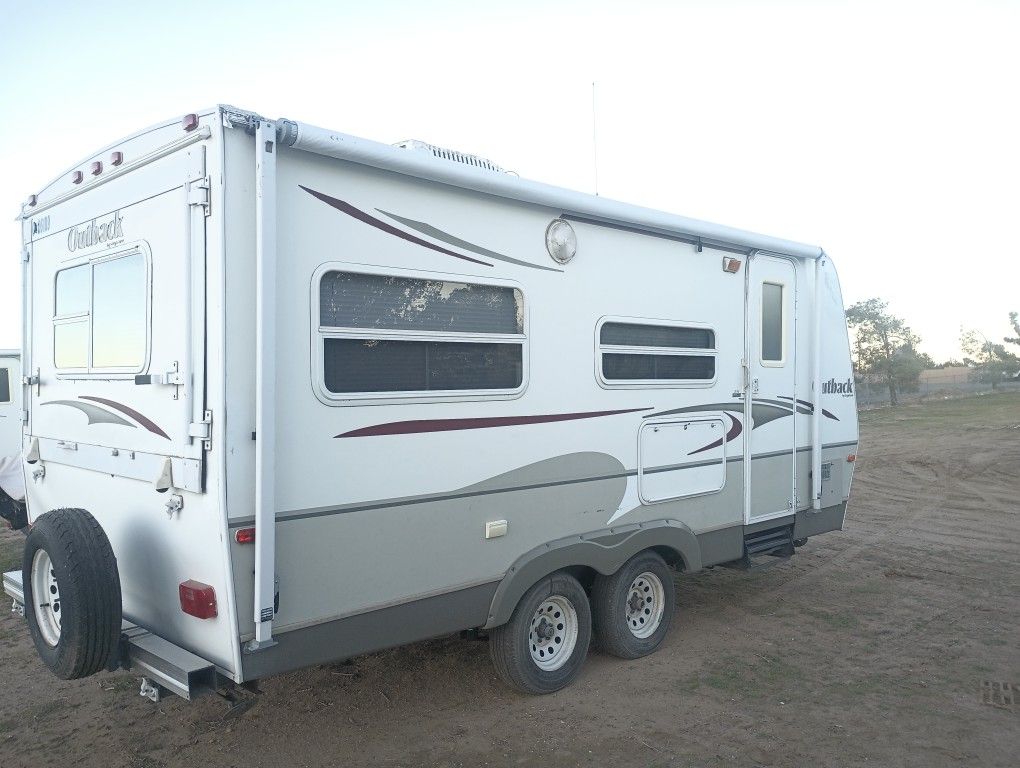 TRAVEL TRAILER 