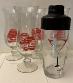 4 Southern Comfort Hurricane Glasses and 1 Cocktail Shaker