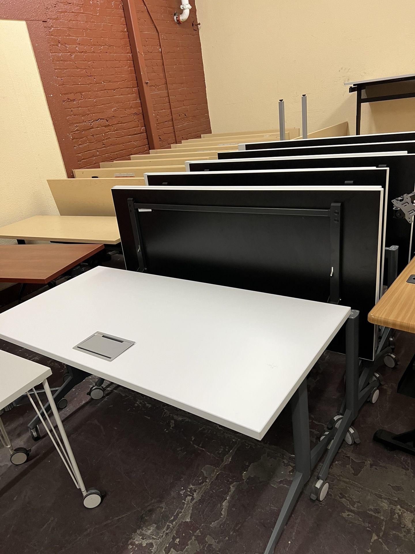 NESTING TRAINING TABLES -can Deliver-
