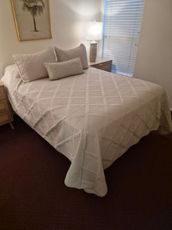 Beautyrest Queen bed