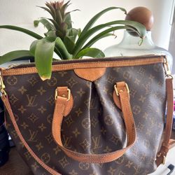Tivoli GM Louie Vuitton Bag