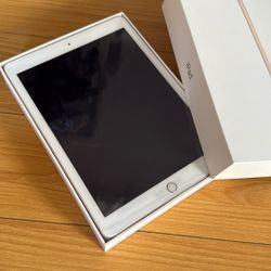 [NEW] iPad 32GB Gold In Box, In Film