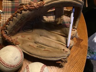 Wilson Nylon stitched A2600 leather baseball glove 11.5” correctly broken in with 2 balls, Plainfield
