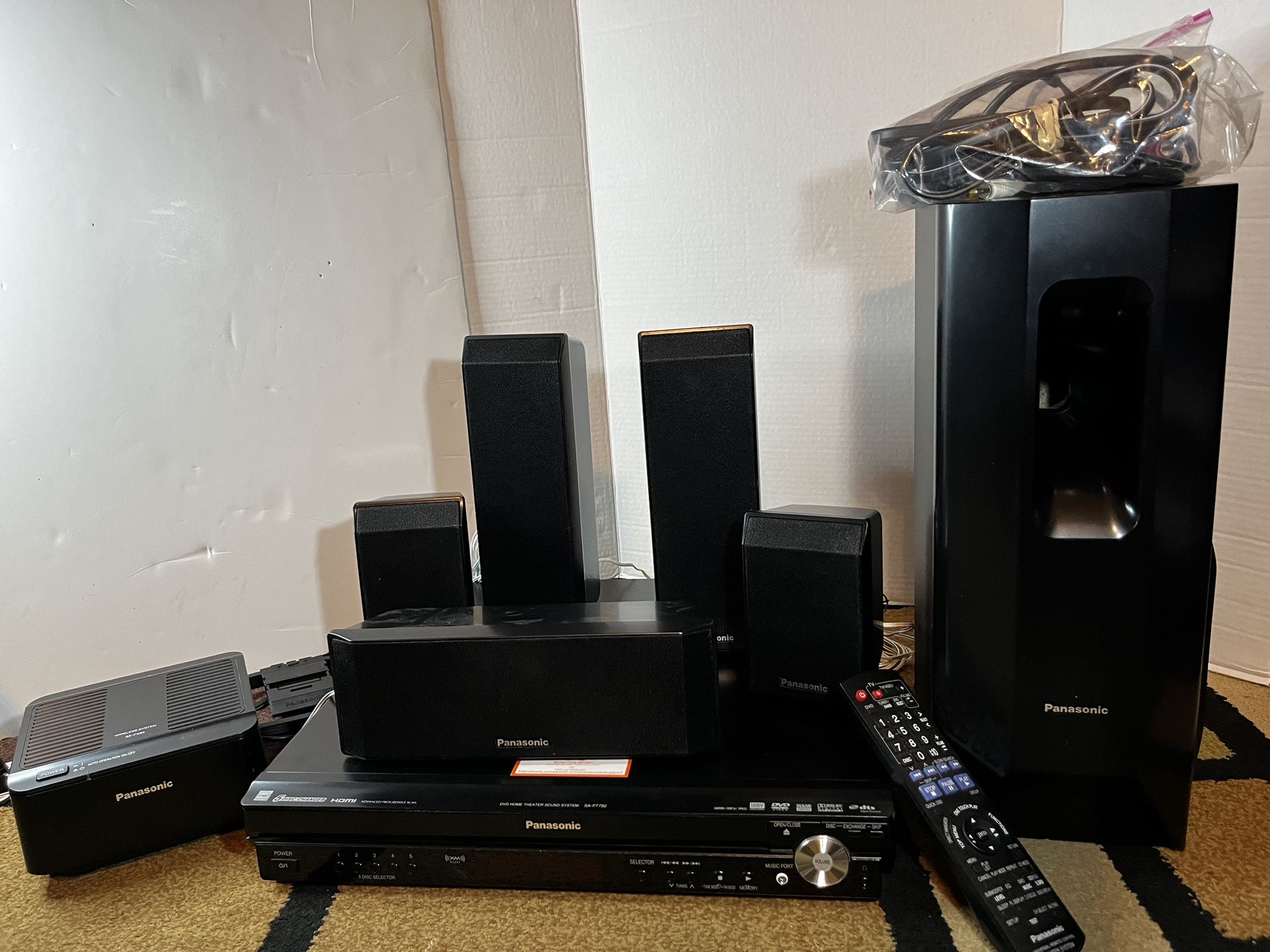 Panasonic SA-PT750 Home Theater 5 Disc DVD w 5.1 Speakers
