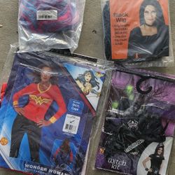 Holloween Costumes And Wigs 