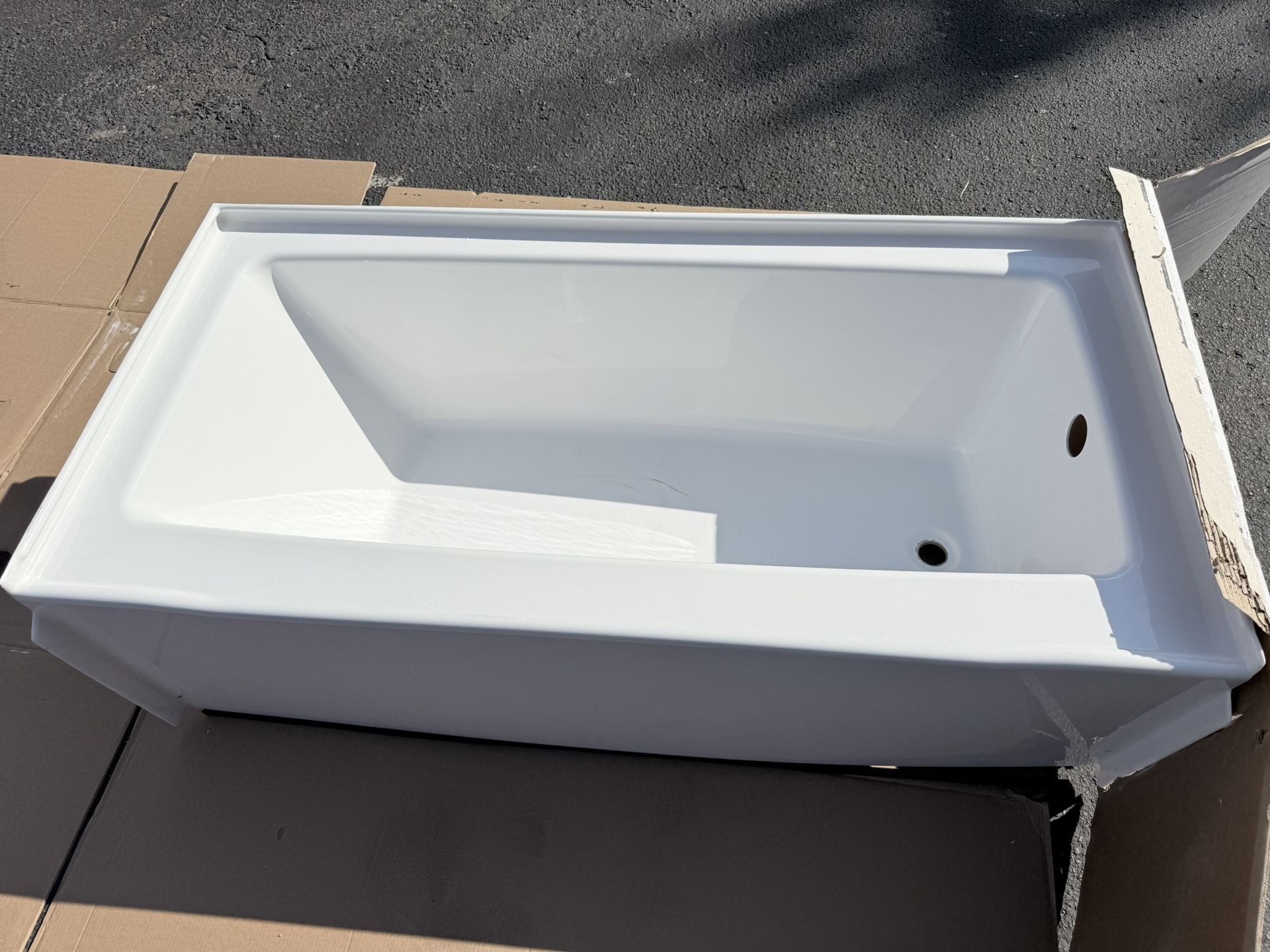 Delta 60 in. X 30 in. Alcove Deep Soaking Bathtub with Right Drain in High Gloss White