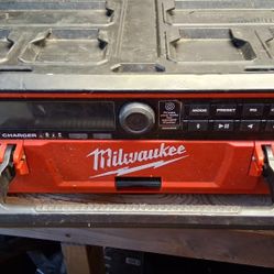 Milwaukee Packout Bluetooth Radio/ Charger