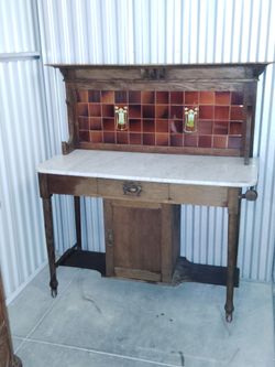Antique -Edwardian Arts and Crafts oak washstand by Shapland & Petter of Barnstaple, the tile back inset with a Ruskin glazed pottery  