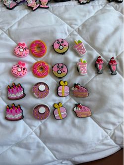 Bundle of 18 crocs shoe charms