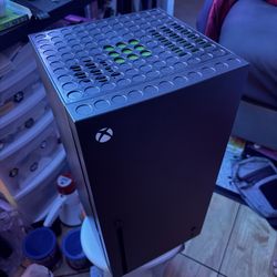 Xbox Series X Replica Mini Fridge Thermoelectric Cooler, 10 Liter