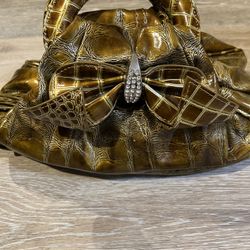 Green hand bag with cute bow wore once got it from an Italian store 