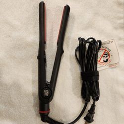 FHI Heat Platform Tourmaline Ceramic Professional Hair Styling Iron. good condition, works great 