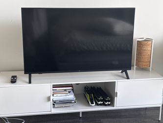 LG TV + Modern White TV Stand – Great Condition