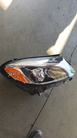2017 Mercedes C-Class Right Headlight