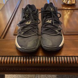 Kyrie 5 Metallic Gold