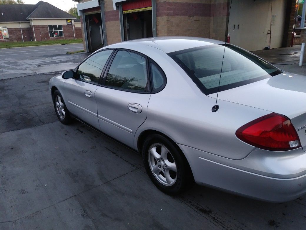 2001 Ford Taurus