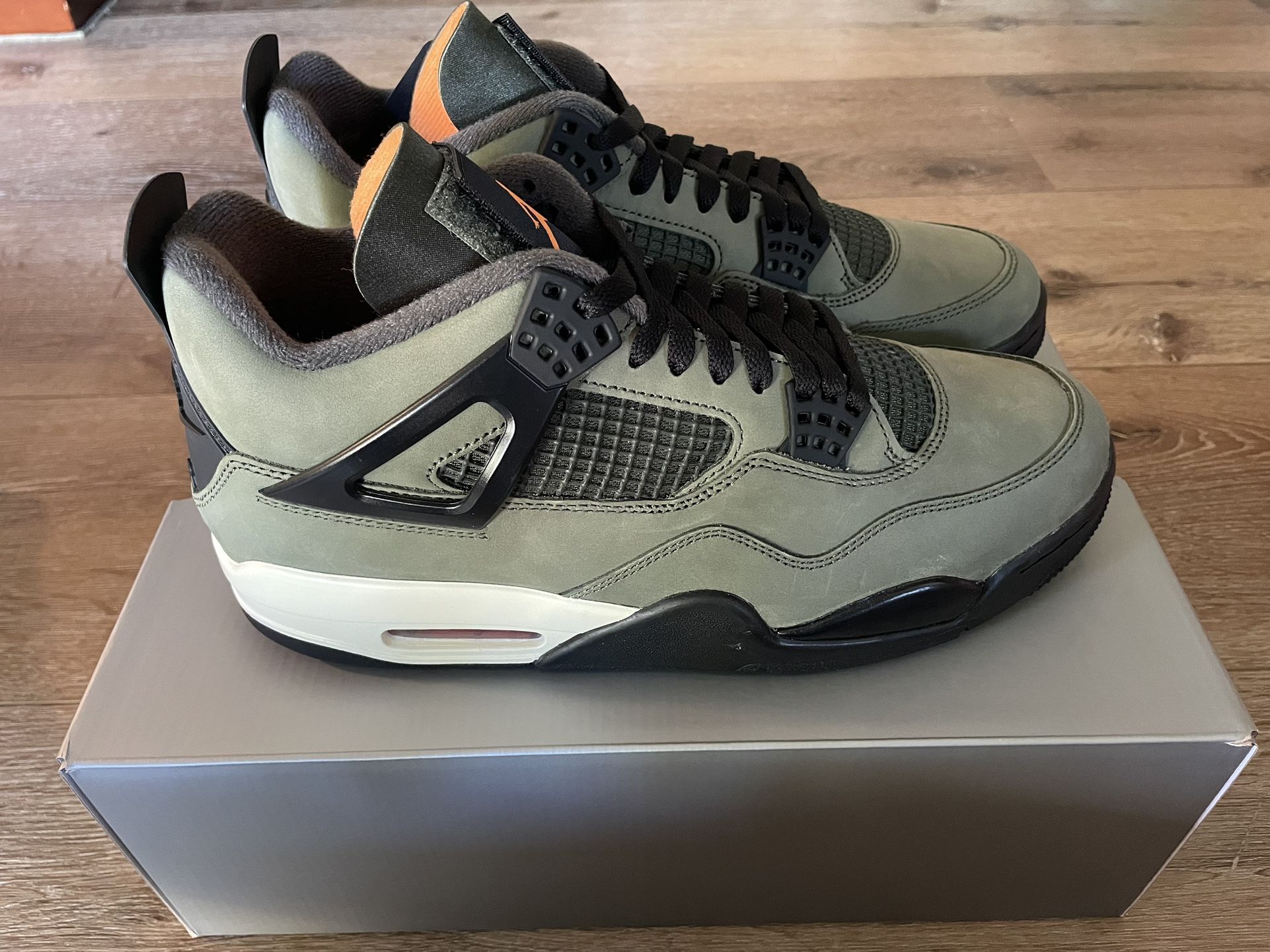 Air Jordan 4 Undefeated - Size 10.5 Brand New