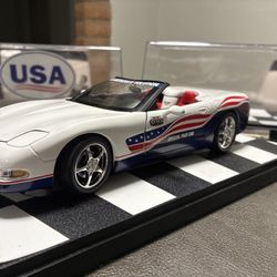 🏁 2004 Chevrolet Corvette Indy 500 Official Pace Car – Die-Cast Model with Display Case