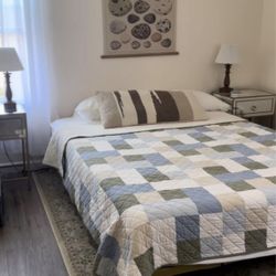 Queen mattress and gold queen platform frame With Lights