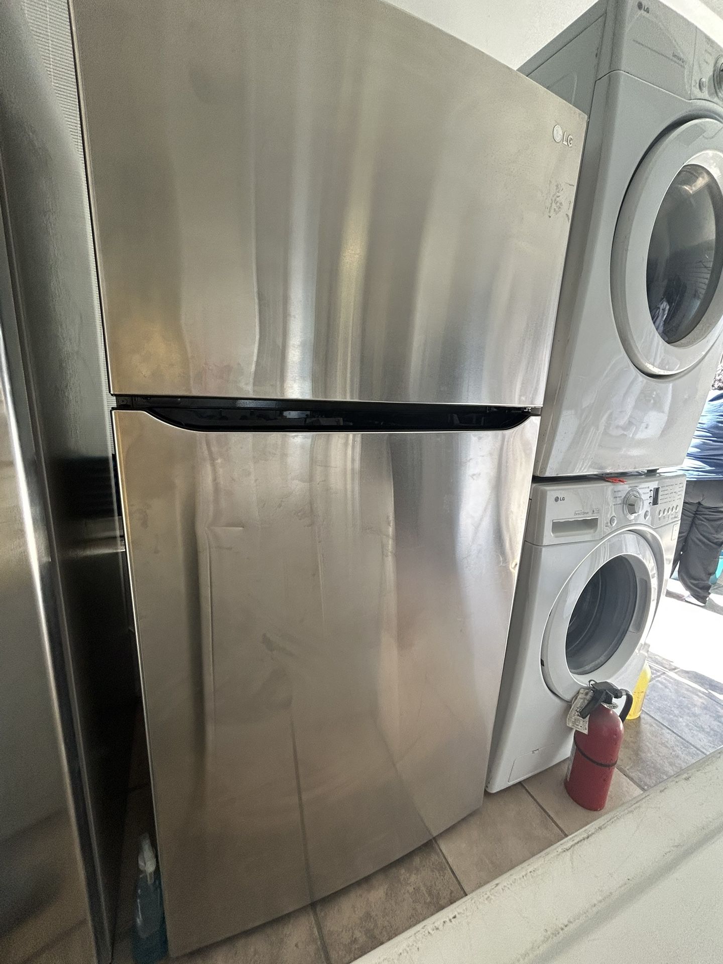 LG Refrigerator (delivery+install Available) Height 68 X Width 33