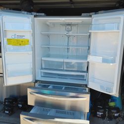 REFRIGERATOR   LG  ( 4  DOORS )  Negotiable