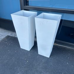 2pc Plastic Resin Planters 