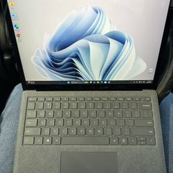 Microsoft Surface Laptop 2 Windows 11 8gb Ram 256gb Drive i5 Intel 11th Gen 