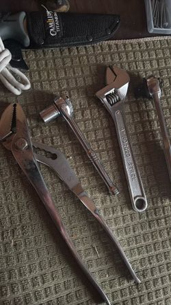 Wrenches/ ratchets