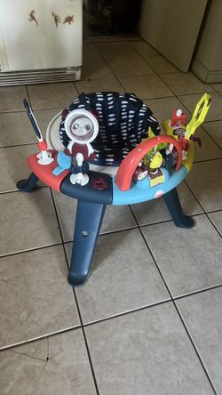 Baby’s playing seat