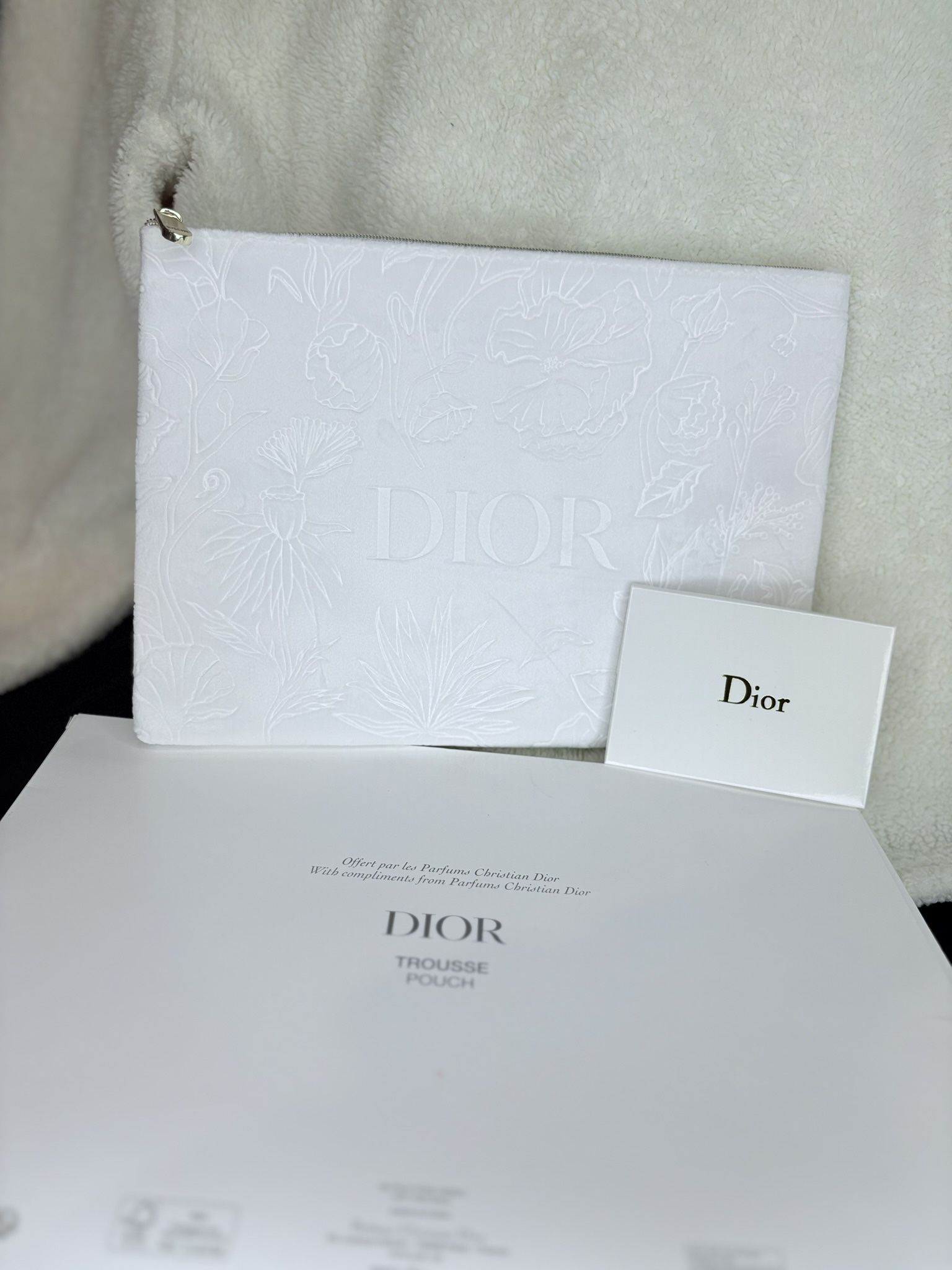 ✨ Dior White Floral Embossed Makeup Bag Set – Pouch, Mirror & Card Holder (New in Box)