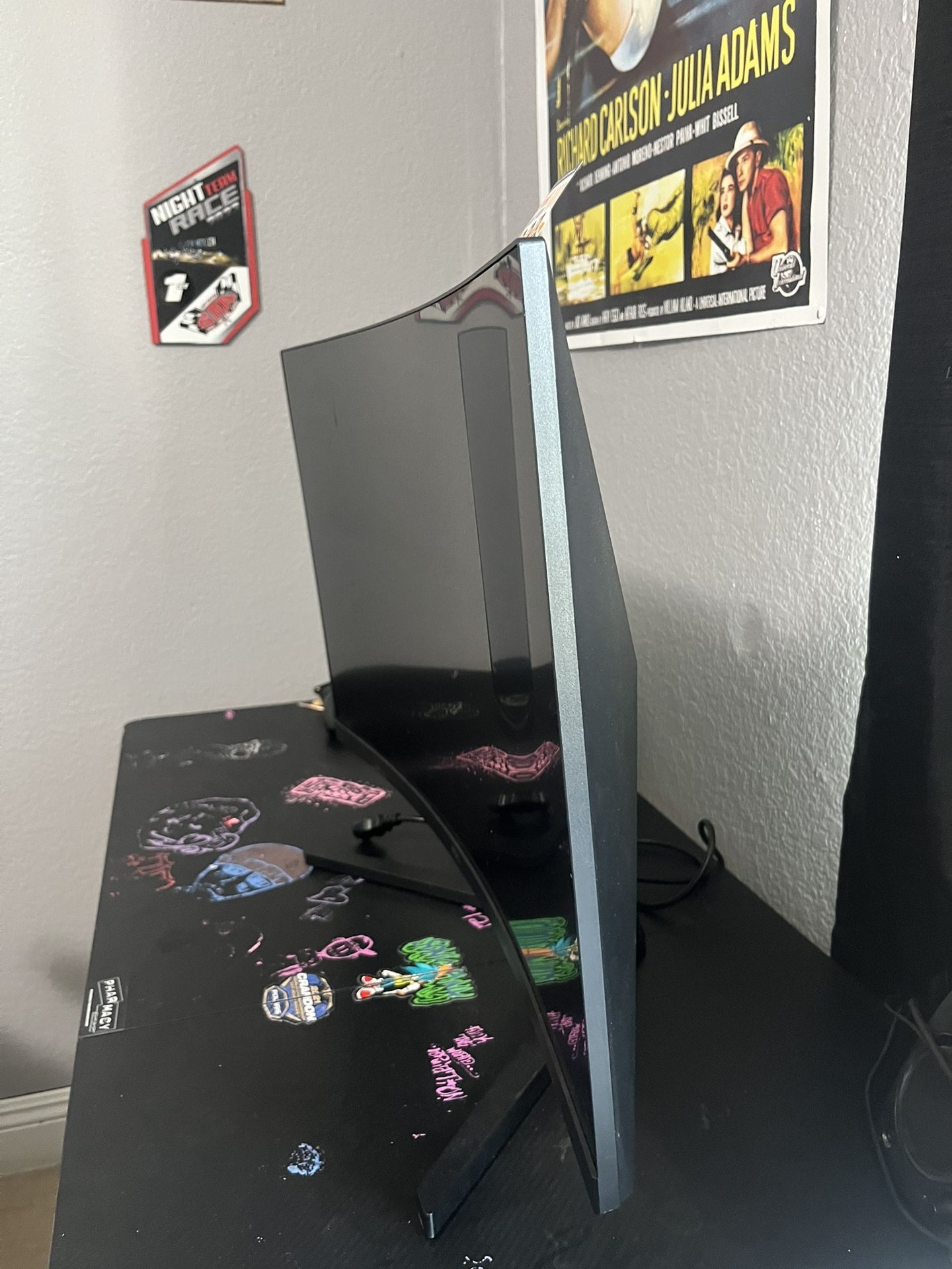 31.5” Monitor