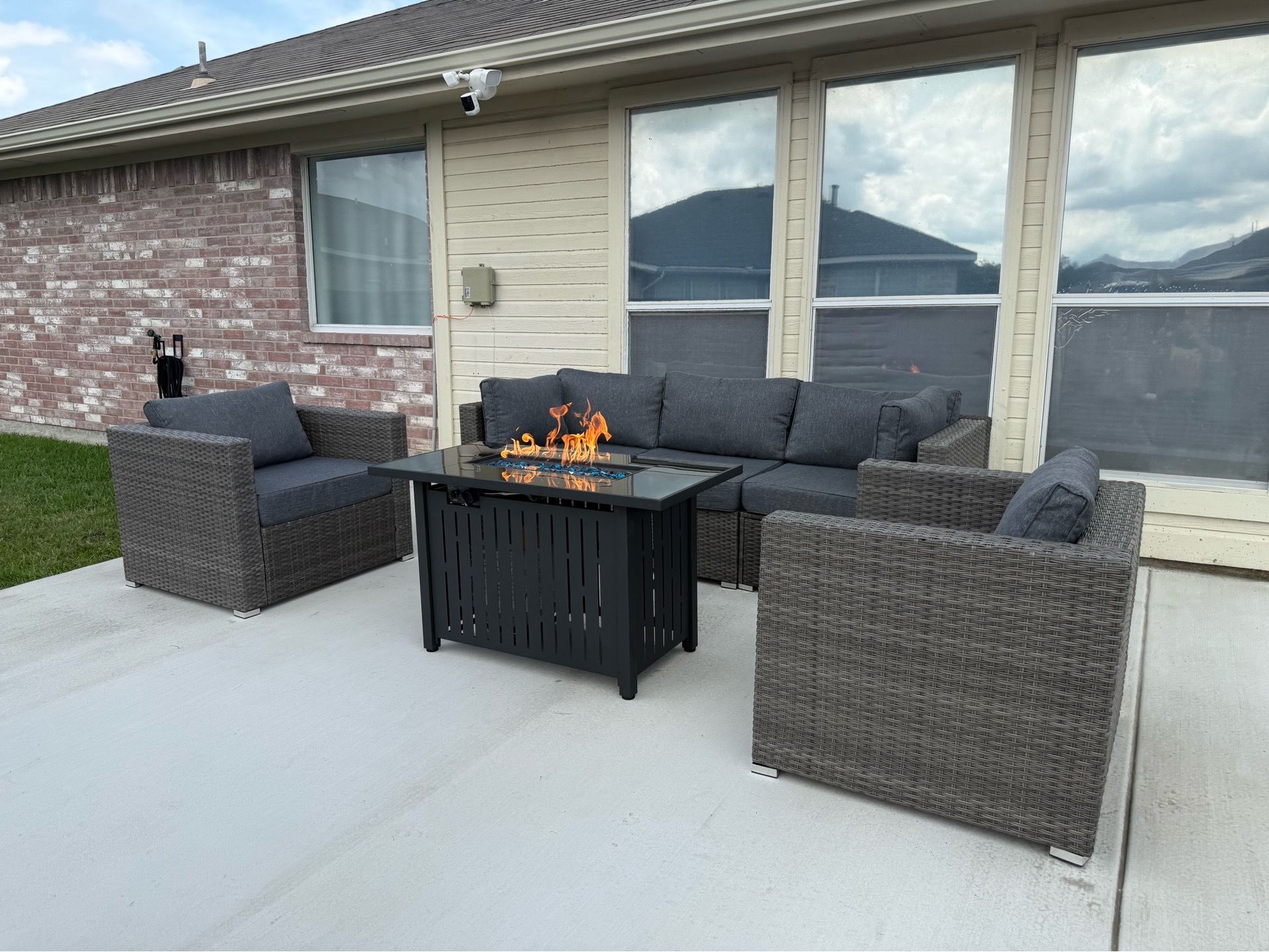 New inbox patio set with cushions