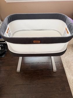Bedside Bassinet – Adjustable Height, Mesh Sides, Vibration & Music