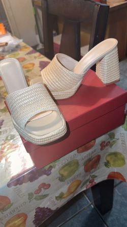 New size 8 but fits a 7 1/2 $30obo