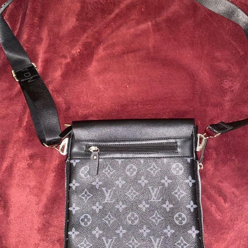 Black Lv Trunk Shoulder Bag for Sale in Phoenix, AZ - OfferUp