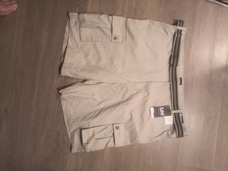 Lee Cargo Shorts      Size 42
