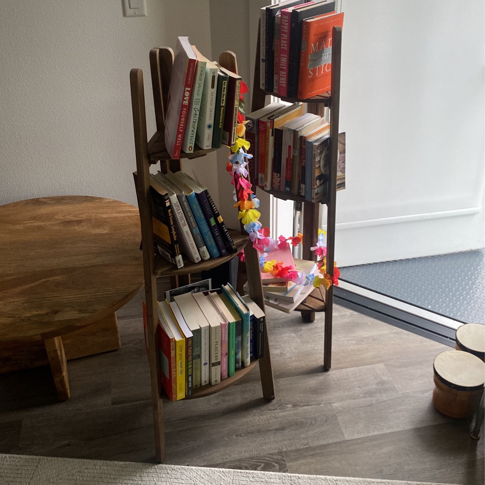 Set Of Corner Stand Up shelves